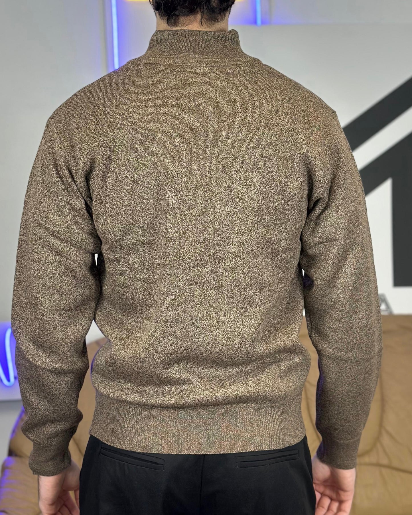 Maglione a Collo Alto con Zip col. Caffè