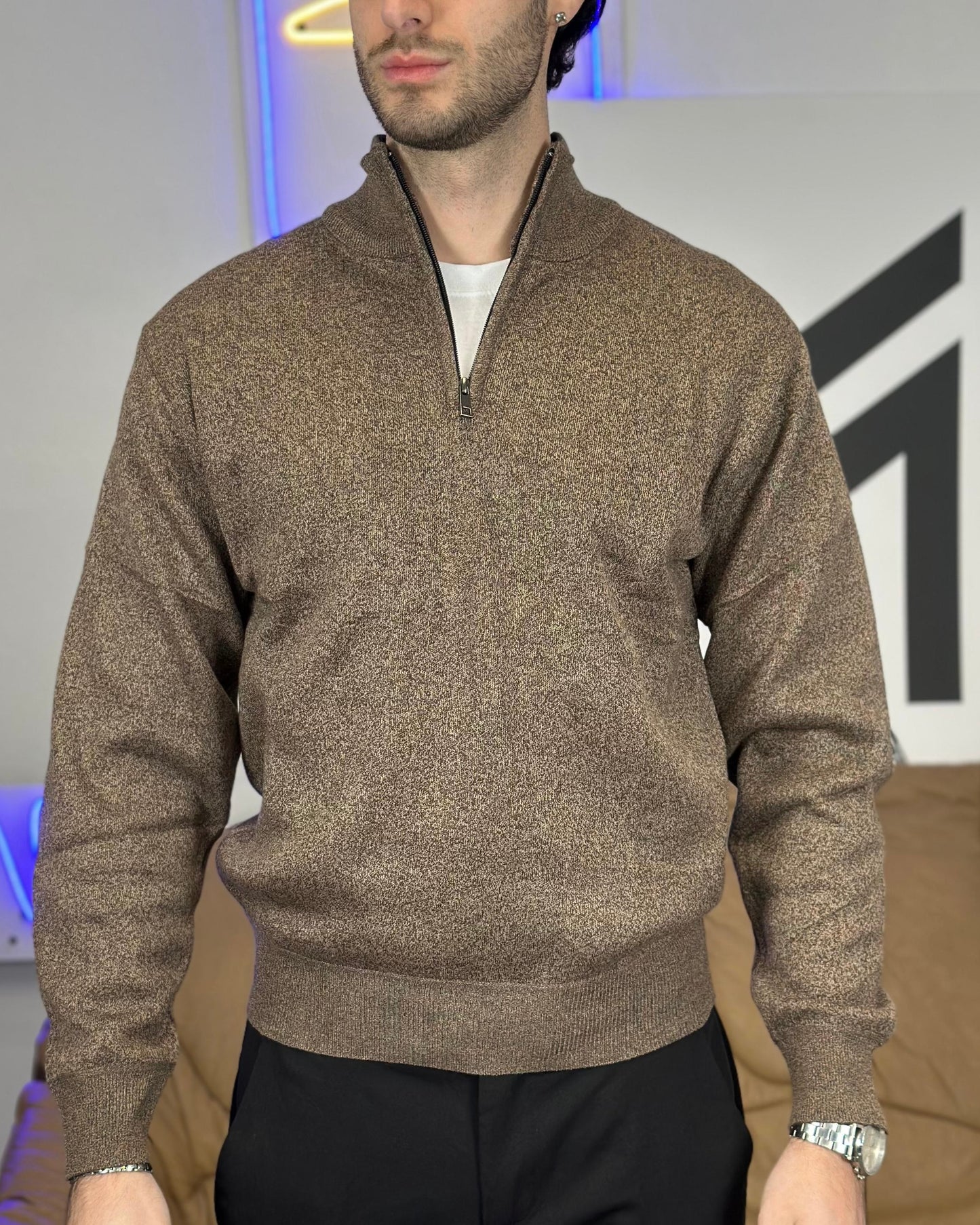 Maglione a Collo Alto con Zip col. Caffè