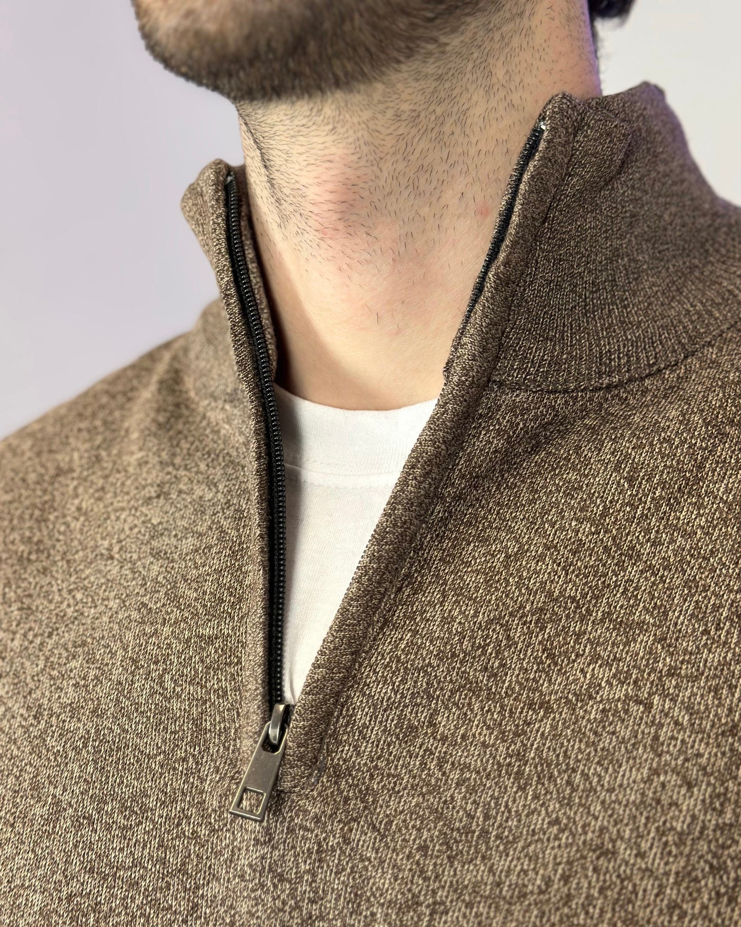 Maglione a Collo Alto con Zip col. Caffè