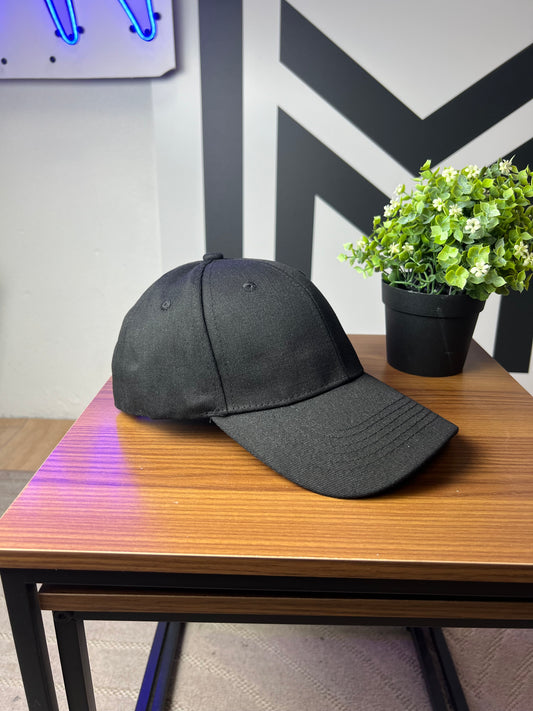 Cappello con visiera col. Nero